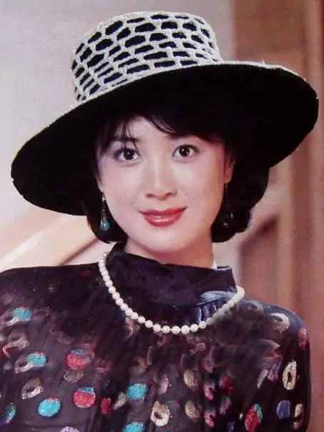 “美艳狐妃”傅艺伟的毁灭史，她的故事远比你