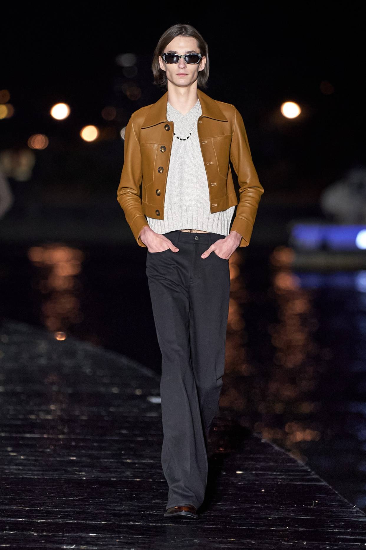 阿湯哥女兒１５歲了！ 沒有小時候美，皮夾克搭配Ｔ卹約會時尚個性