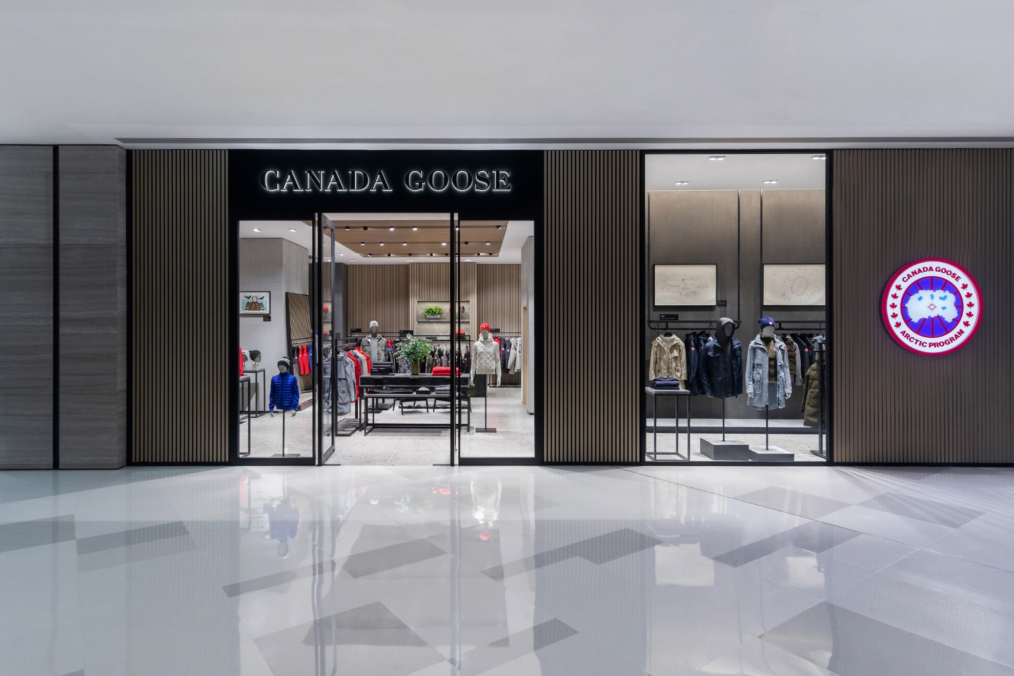 加拿大鹅重庆IFS限时官方快闪店盛大开幕