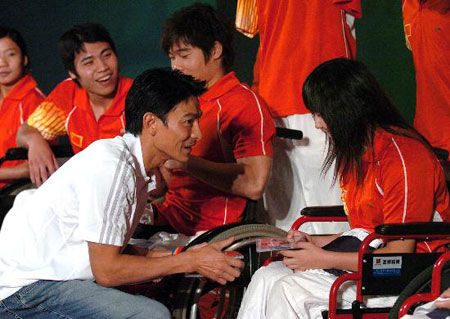 残奥奖牌榜中国排第一！高燃瞬间惹泪目，刘德华被赞上热搜不意外