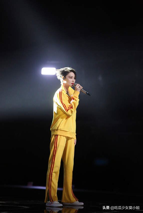 浪姐|张馨予立新人设浪姐2首秀上演反差萌 与李菲儿互动被吐槽油腻