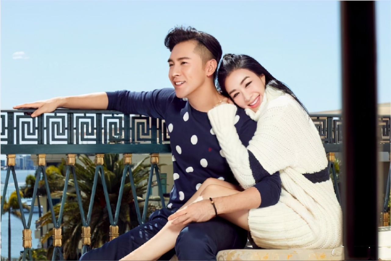 高糖！ 張倫碩曬夫妻合照慶結婚四年，甜稱與鍾麗緹仍像熱戀