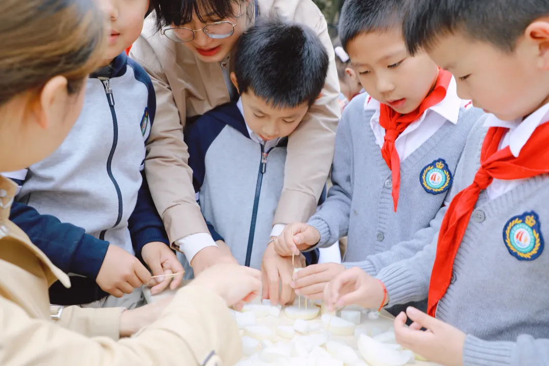 科技逐梦，创想未来——天府新区华中附小首届科技节闭幕式