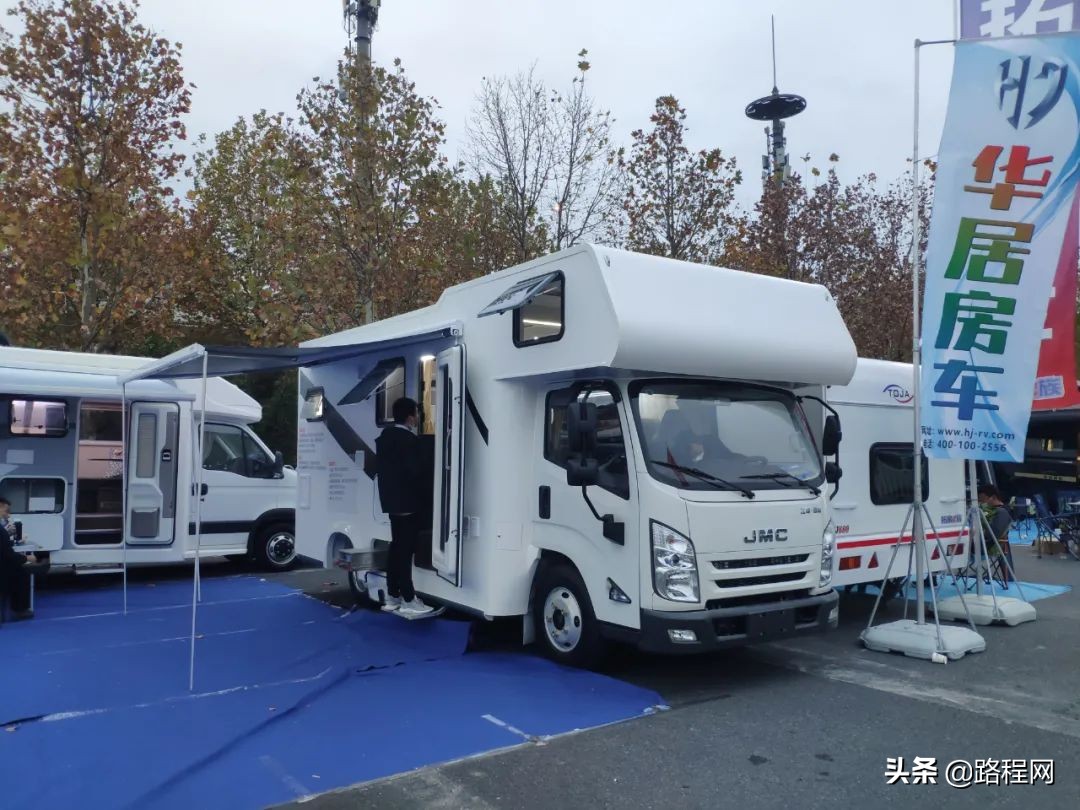 �׿���Ῠ�������ߣ�320L��ˮ�� �Ĵ�������31.8W��