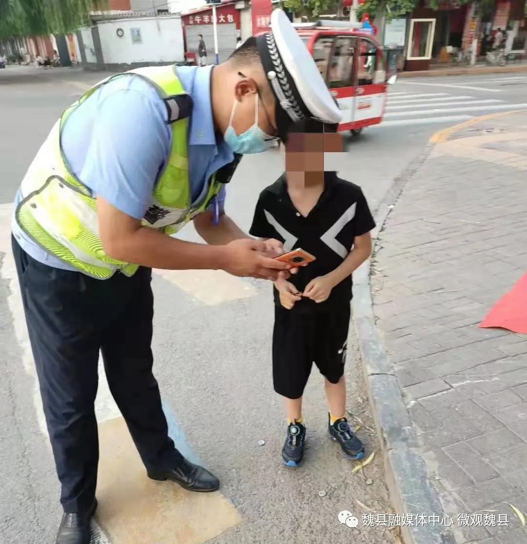 邯鄲：“熊孩子”賭氣離家出走 暖心民警耐心安撫安全送回