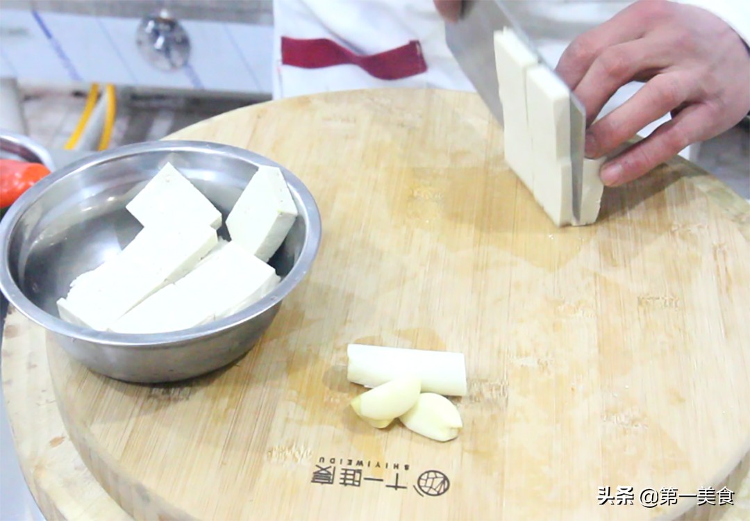 图片[2]-家常豆腐掌握做法 这两个技巧 豆腐不粘锅色泽鲜艳-起舞食谱网