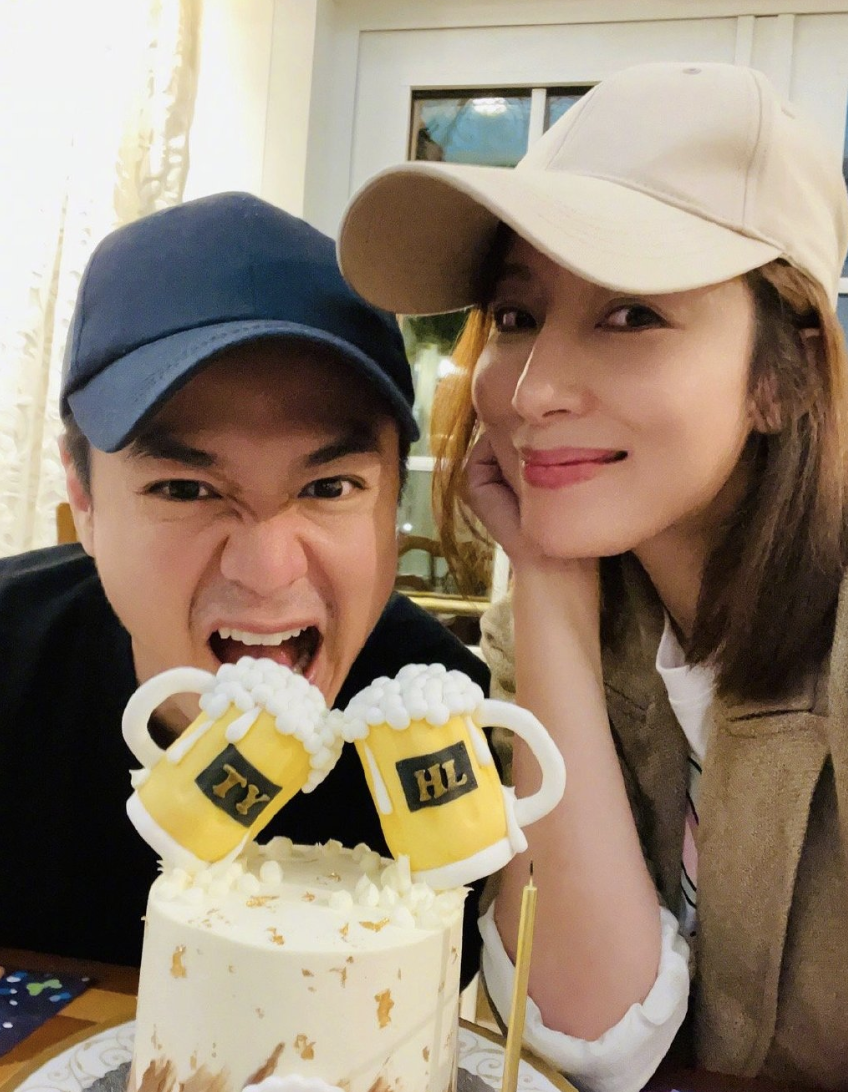 杨怡罗仲谦为彼此庆生，打卡迪士尼温馨度过，女儿小珍珠软萌可爱