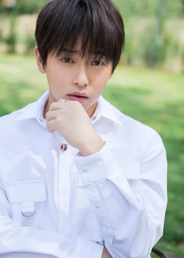 彭昱畅与女友约会再度被拍，素人不应被关注，