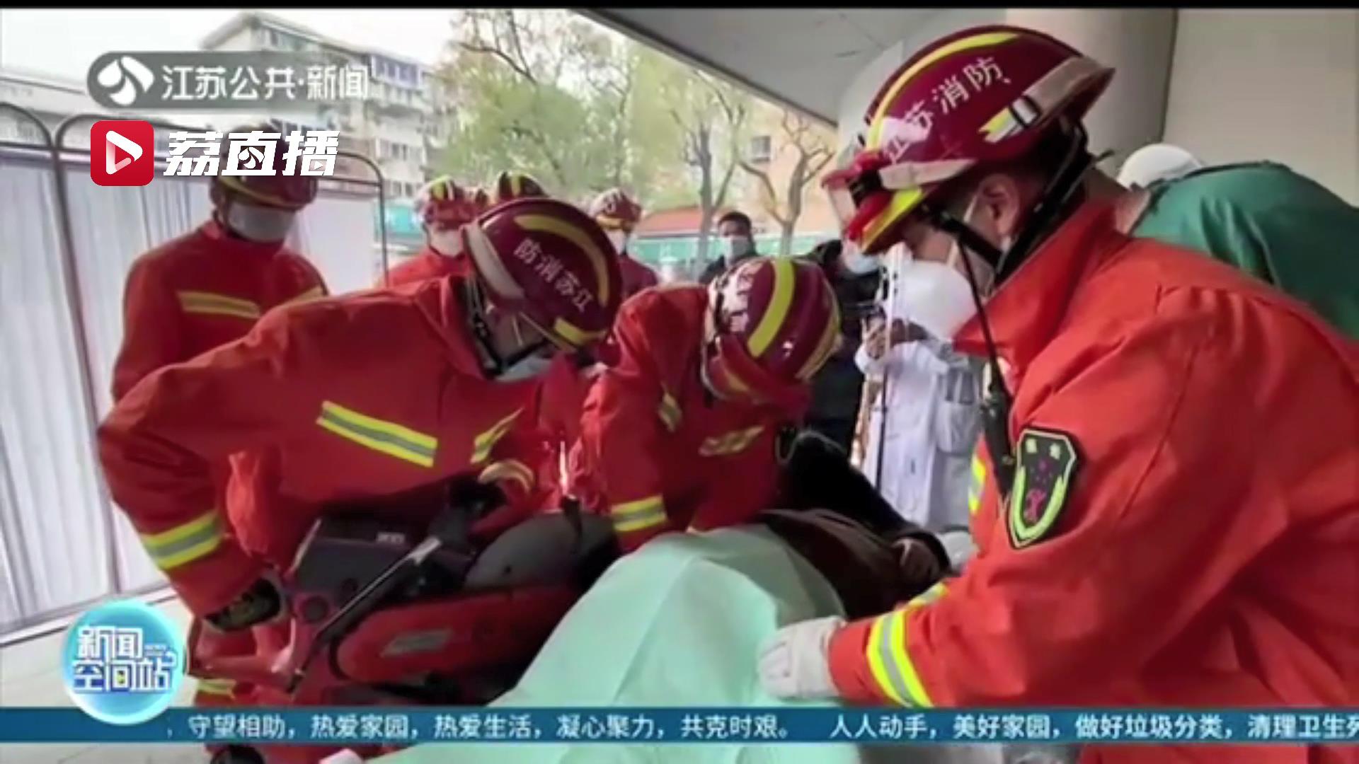 情况危急！铜管洞穿女工腹腔 医院消防联手救治