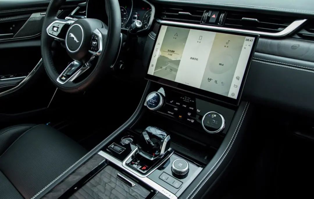 内饰大改，赛道试驾捷豹XFL