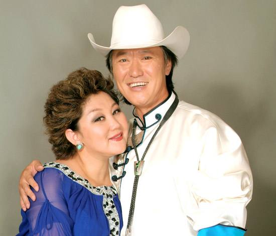 吉祥三宝过去14年：爸爸逝世，妈妈隐退，演女儿