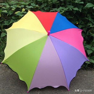 折叠伞既遮阳又挡雨，但你知道怎么清洗保养吗？伞面不同方法不同