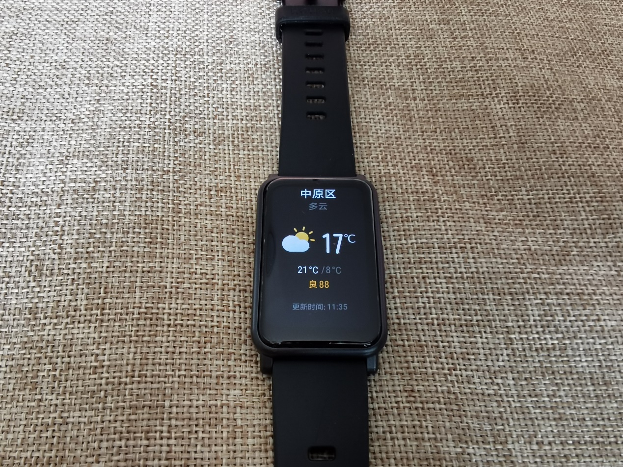 AMOLED大屏是亮点，荣耀手表ES评测