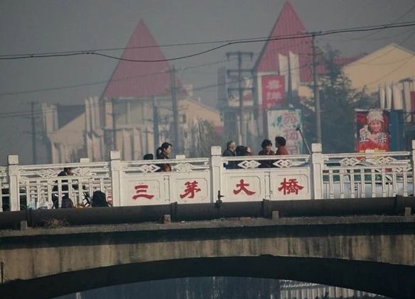 扬中老照片：三茅大桥，影剧院，第一幼，江州宾馆，汽车站