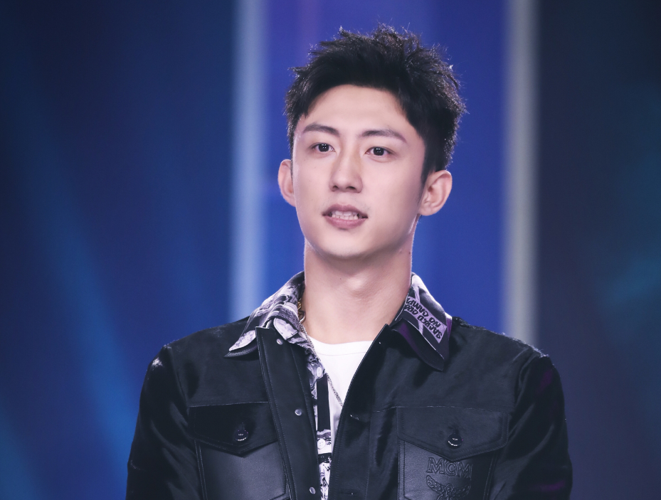 黄景瑜新剧上映却被爆料，求锤得锤还有结婚证