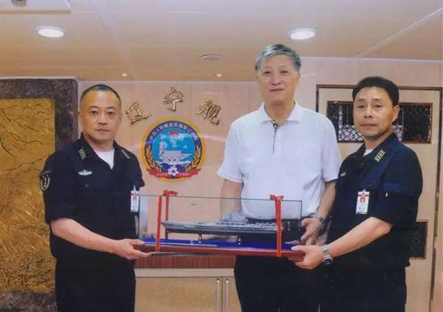 他历经曲折，花两千万买回辽宁舰前身，毅然捐给祖国践行军人天职
