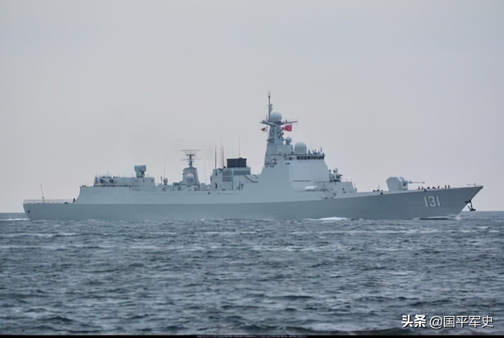 055型万吨大驱，首次成航母带刀侍卫，辽宁号编