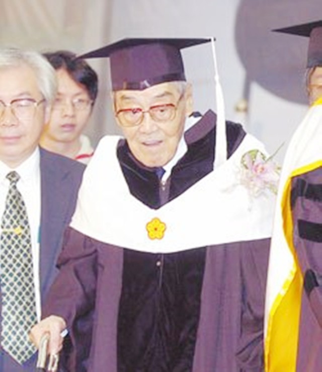 老蒋败守台湾时带走的“大师们”，后来都怎么样了？