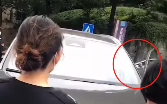 李维嘉风波后首现身,发文回应代言争议:早已解约,积极协调处理