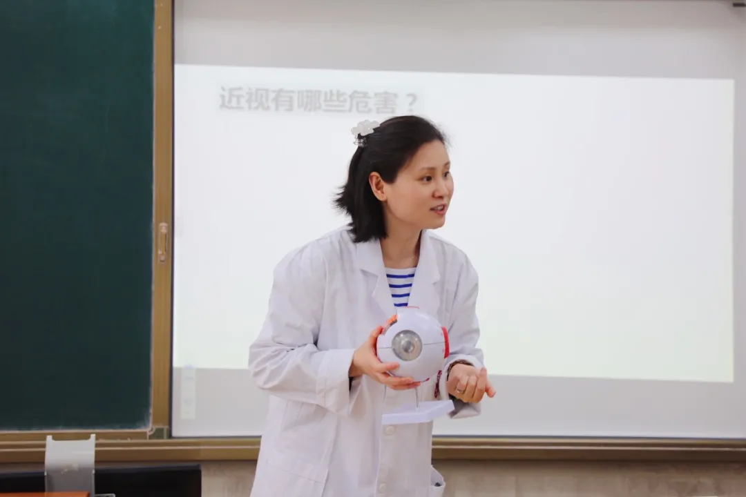 「家长课堂」——华中附小家长进课堂之爱护眼睛远离近视活动