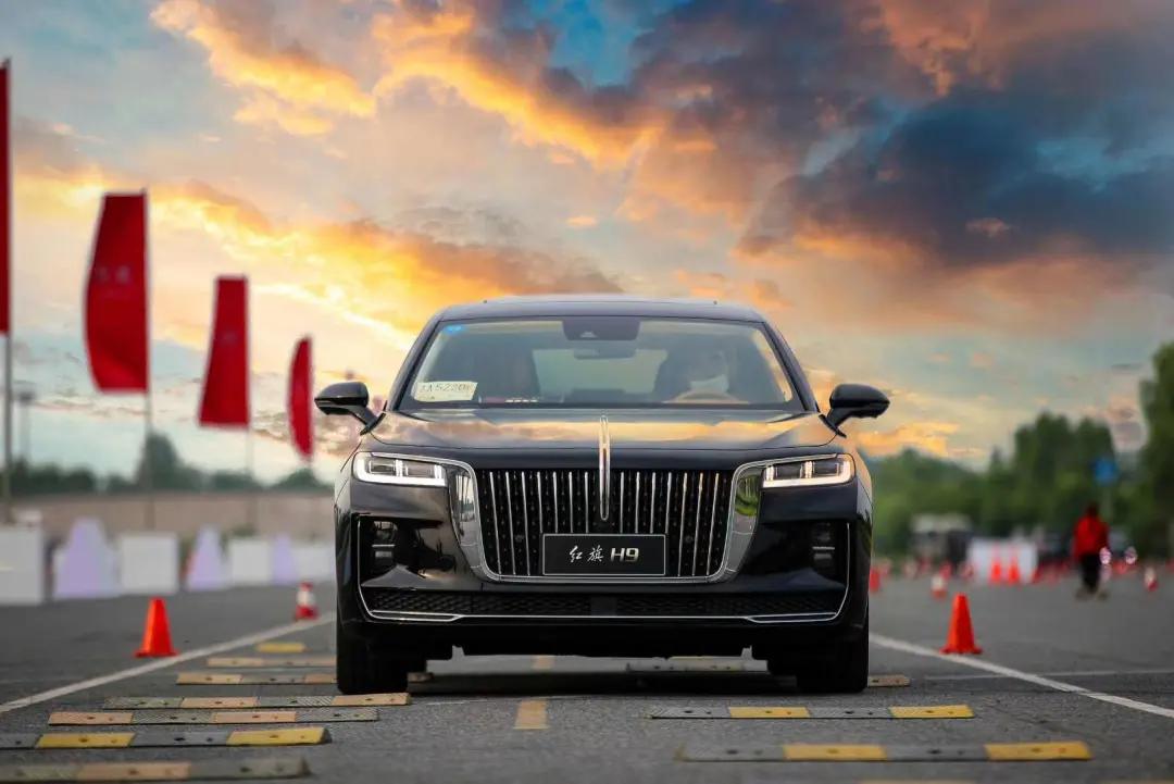 这款中国豪华品牌轿车售价接近50万，它与BBA之间如何选择？