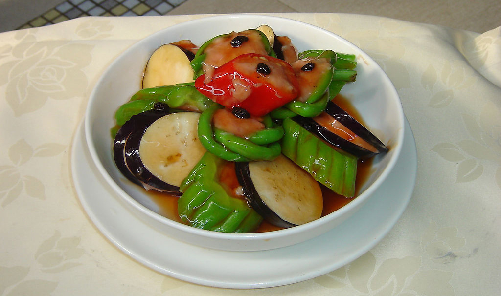 On weekends, I don’t go out to eat and share with you the delicious food.