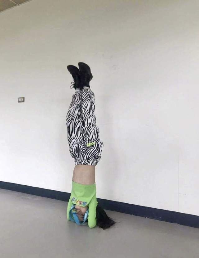 小s官宣小女兒嘻哈舞蹈拿金牌，網友調侃林志玲輸了again