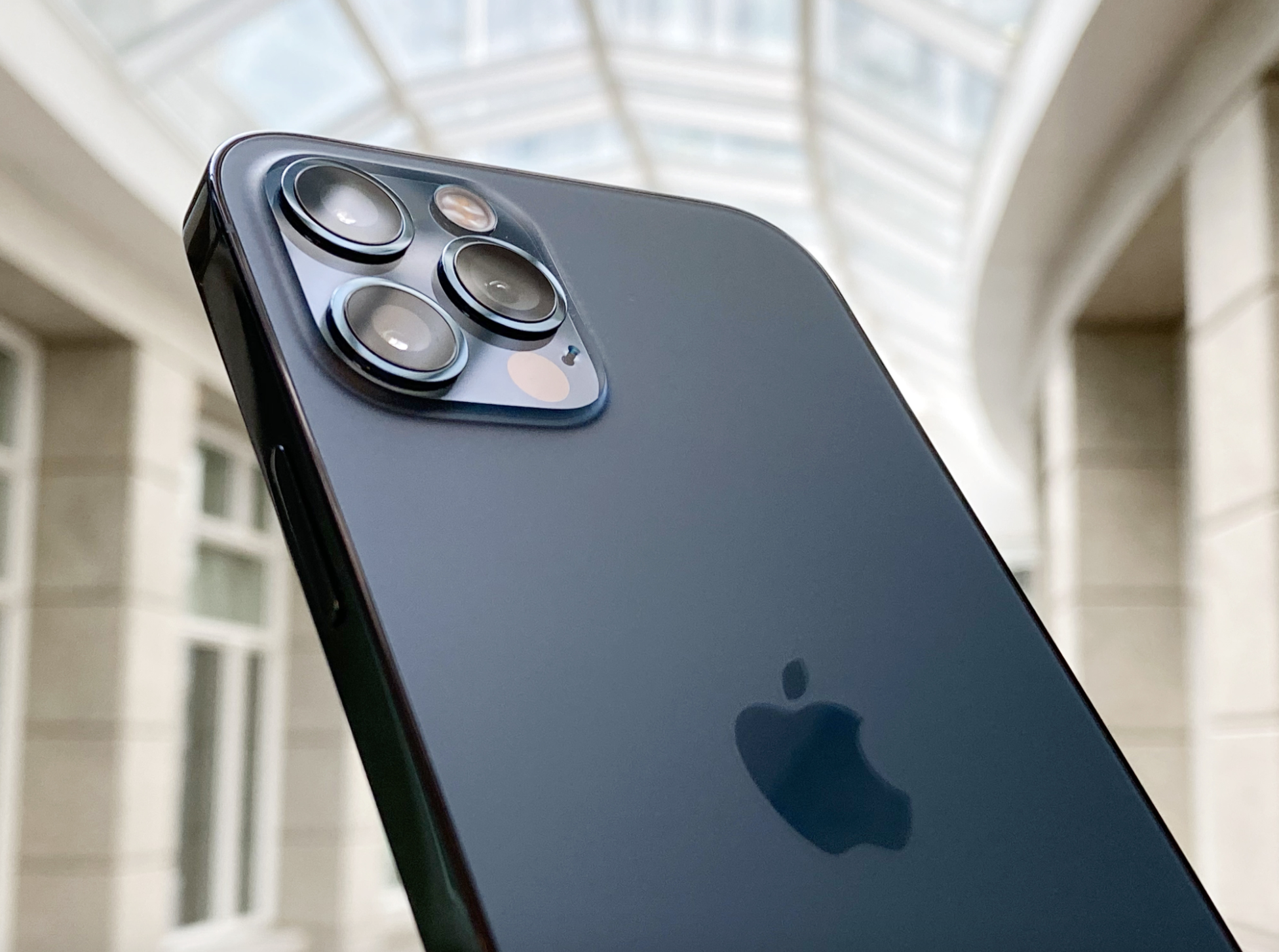 直击工程师以iPhone 12 Pro制图：比三星S20更好