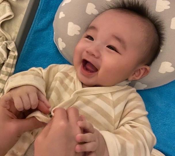 古巨基48岁生日，晒儿子可爱视频，Kuson叫“爸爸”是最好的礼物