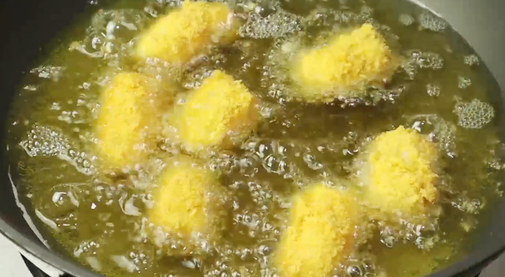 香蕉裡淋2雞蛋，簡單一做，軟糯香甜，孩子特愛吃，一次2斤不夠