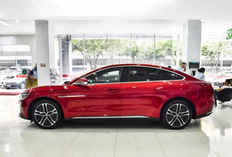 “价格屠夫”Model 3遇劲敌，比亚迪汉连续数月销量破万