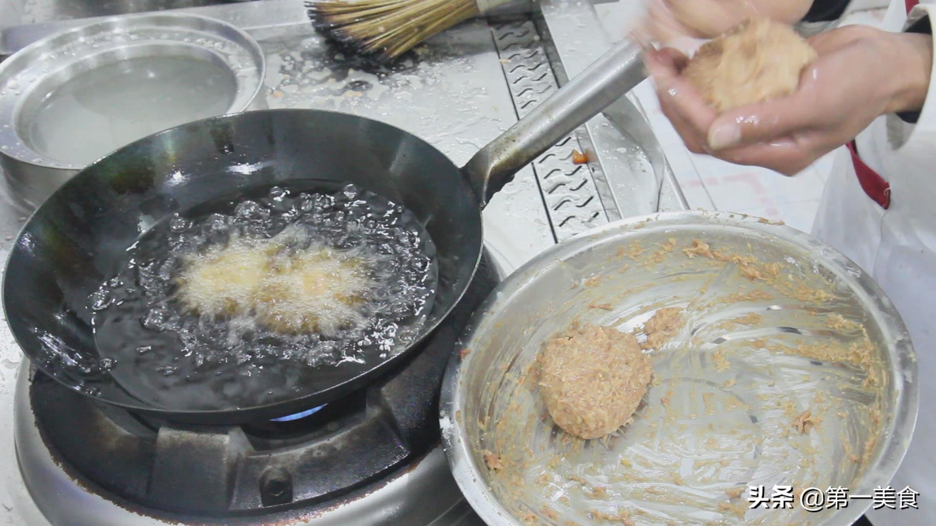 图片[7]-大厨用肉和莲藕 做一道清蒸狮子头 营养丰富 软糯入味-起舞食谱网