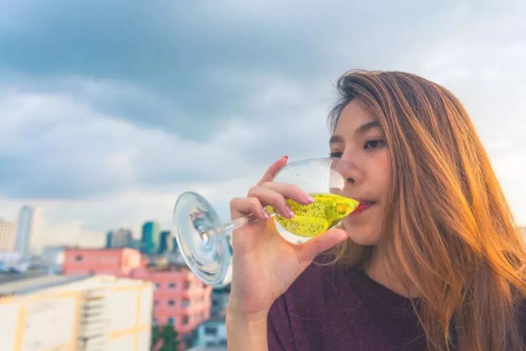 为什么喝葡萄酒可以帮助保持身材？