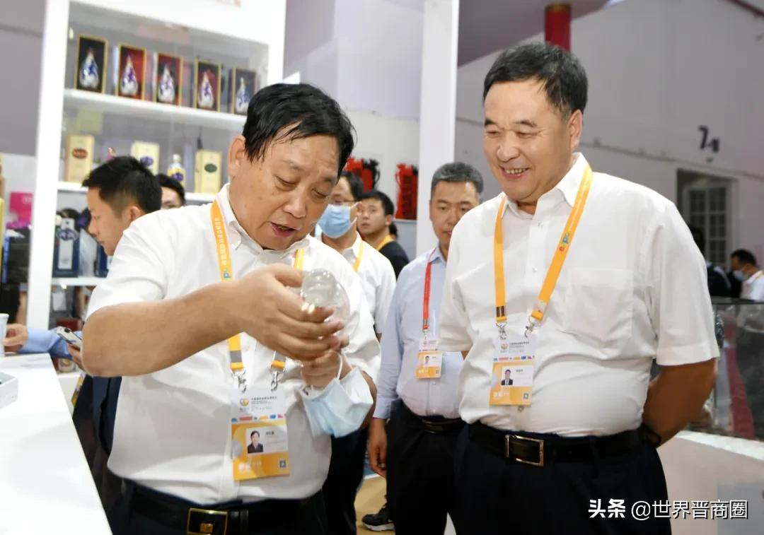 汾酒参展首届消博会,万千精品中惊艳“出圈”