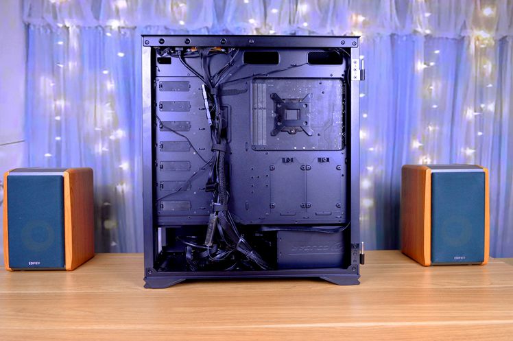 侧透机箱是主流？光污染更伤眼，Tt挑战者H8静音机箱体验