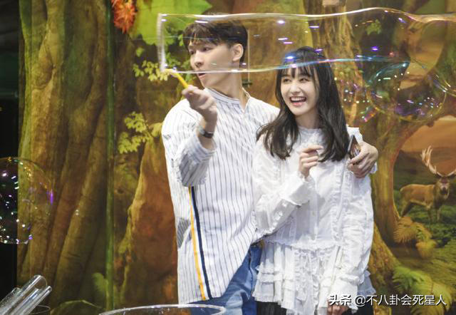 郑爽庭审现场发狂，美国法官要求她进行精神鉴