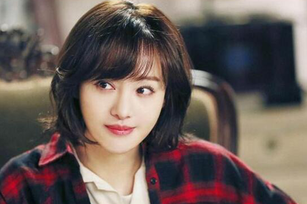 郑爽被封杀后又发文，很多忠粉点赞支持，猜想