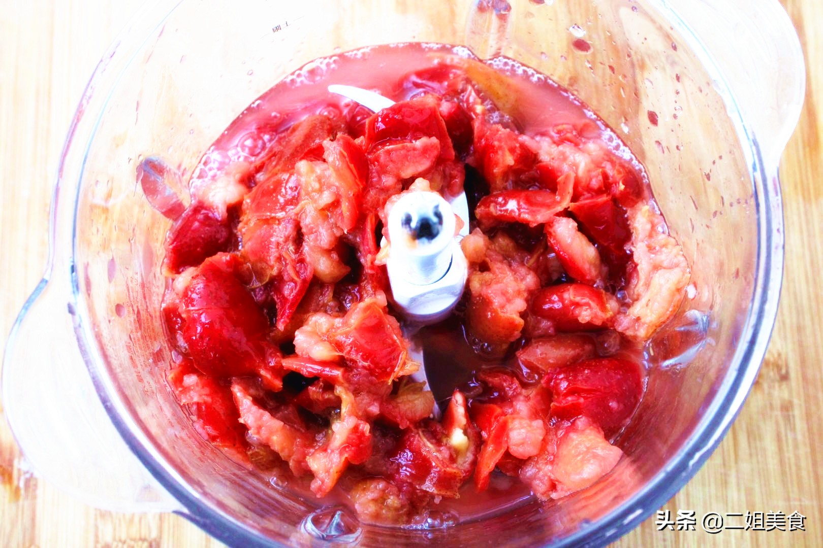 秋天山楂便宜，买几斤在家做山楂糕，酸甜可口，不用出去买