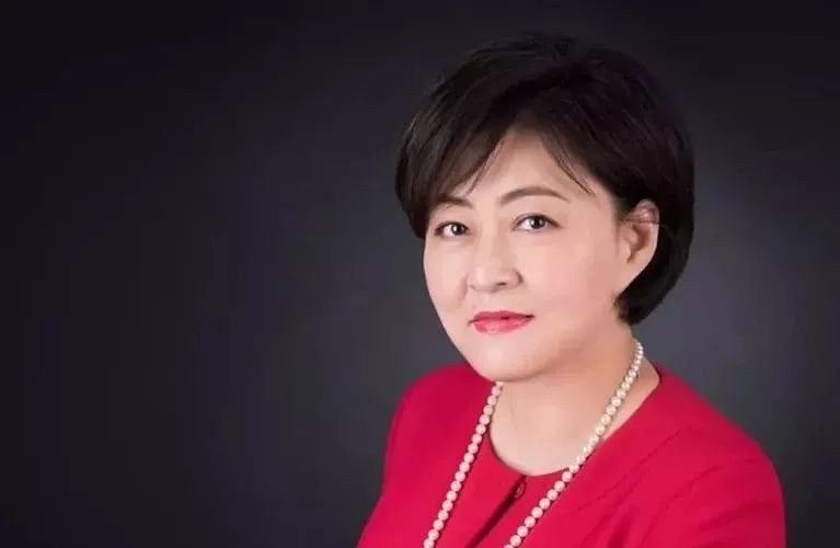 重庆投资女王：从银行柜员到身价百亿，她靠“胆子大”而逆袭人生