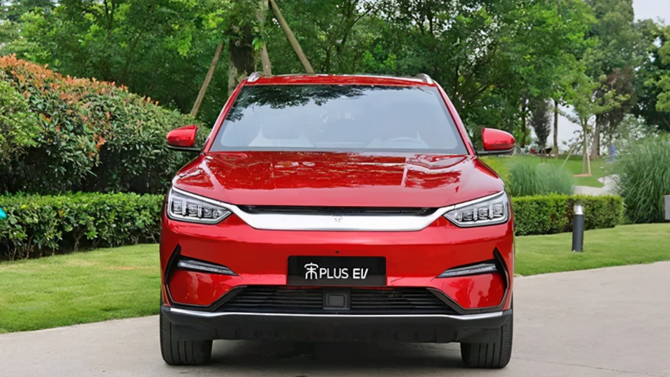 小鹏G3i对比宋PLUS EV：有趣向左，实用向右
