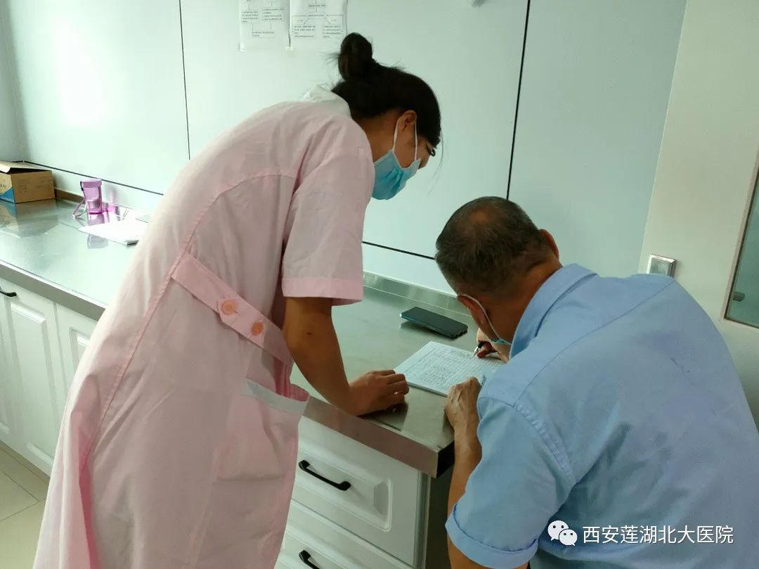西安莲湖北大医院设立新冠疫苗临时接种点 全力推进疫苗接种