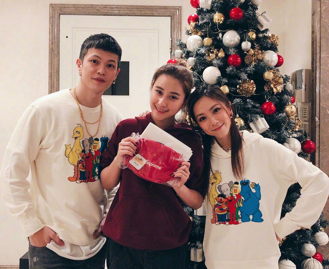 娱乐圈撒的狗粮有多贵？男朋友送百万造价钢琴，邓紫棋感动大哭