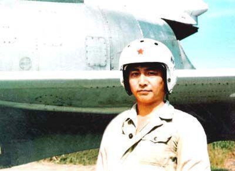 王伟坠机牺牲时，同行战友亲眼目睹却没有反击