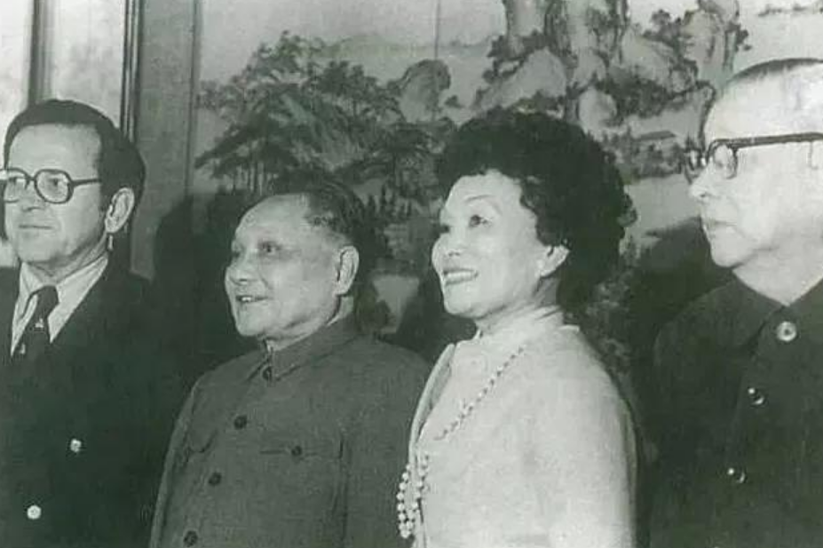 她是战地记者，嫁给美国丈夫后，陈香梅的最大