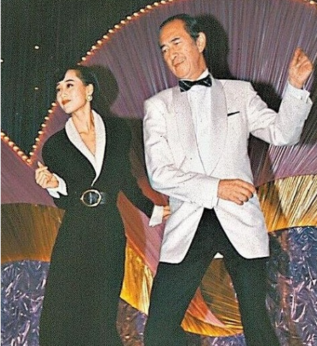 赌王出殡时，利智李连杰现身，粉丝看到照片惊呼：这根本不是利智