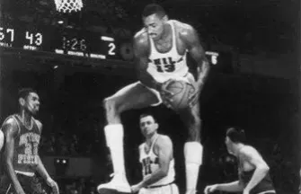 答球迷：NBA历史上有人创造过30 30 20的三双纪录吗？