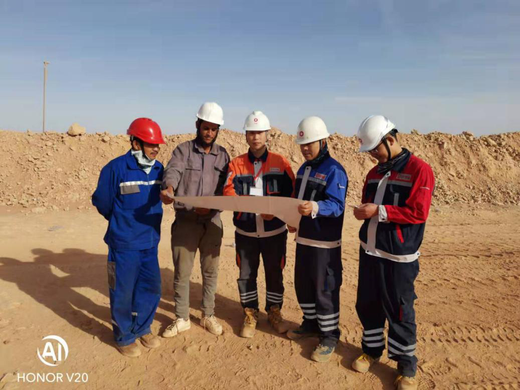 用汗水与匠心谱写人生诗篇