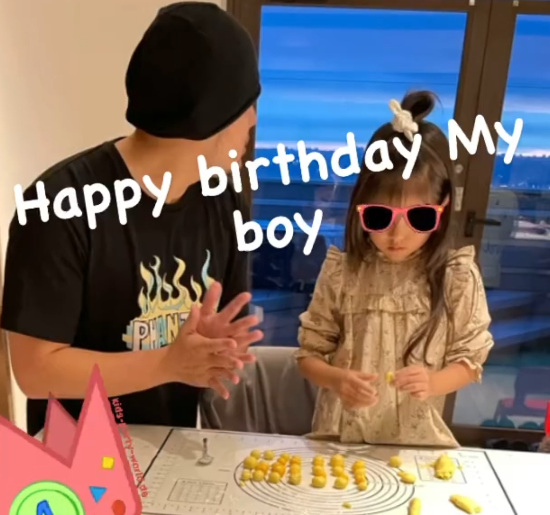 画周杰伦？小周周照着爸爸的照片作画超认真，周董豪宅豪华有档次