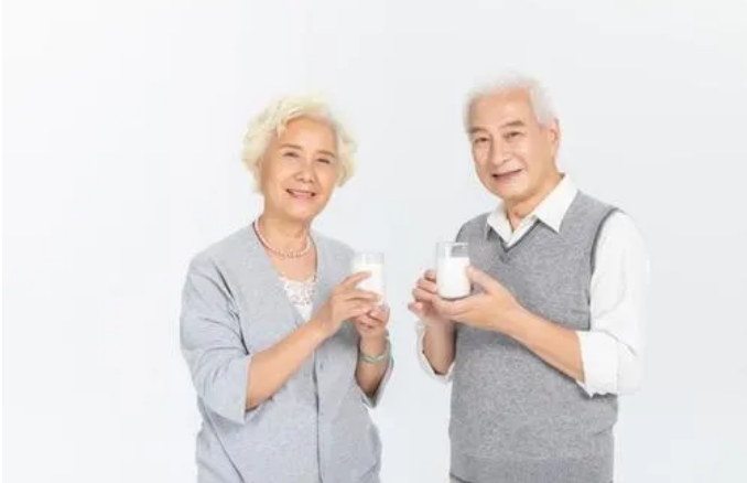 驼奶粉适合哪些人饮用？各有什么好处？