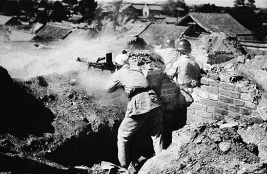 敌军装甲列车无敌？14门野炮200米外齐射，当天拿